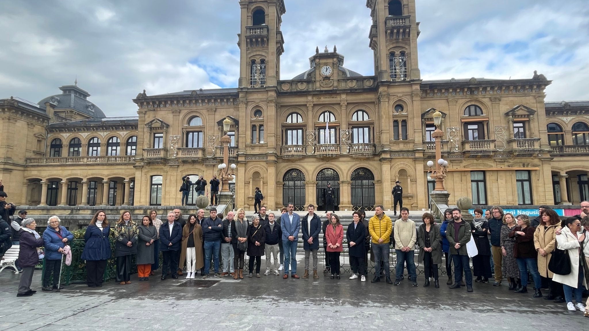 Emotiva concentración por el asesinato de Lukas Agirre joven hernaniarra asesinado Emotiva concentración por el asesinato de Lukas Agirre joven hernaniarra asesinado