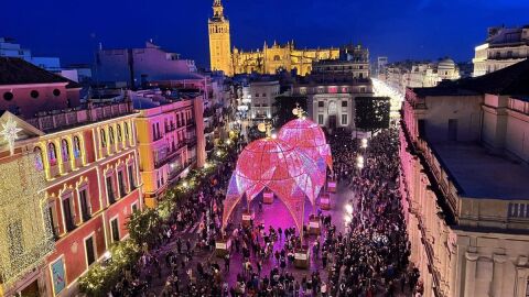 Iluminación del templo de luz en la Plaza San Francisco de Sevilla