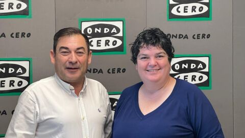 Lino Antonio Pascual, alcalde de Relleu, visita los estudios de Onda Cero Marina Baixa.