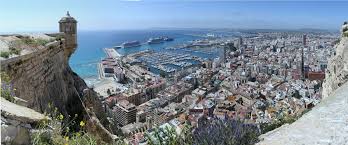 Las previsiones de ocupación rondan el 83 por ciento y algunos hoteles de Alicante cuelgan el cartel de 'completo' Las previsiones de ocupación rondan el 83 por ciento y algunos hoteles de Alicante cuelgan el cartel de 'completo'