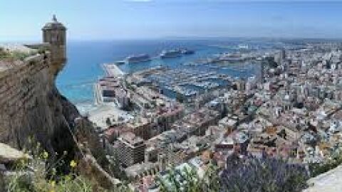 Vistas del Puerto de Alicante desde el Castillo de Santa Bárbara 