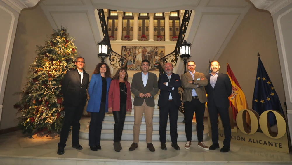 Carlos Mazón y los nuevos responsables de APHA Carlos Mazón y los nuevos responsables de APHA