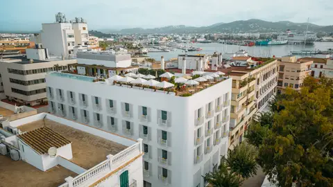 The Standard Hotel Ibiza, en pleno corazón de Vila, a las puertas de Vara de Rey y a un paso del puerto The Standard Hotel Ibiza, en pleno corazón de Vila, a las puertas de Vara de Rey y a un paso del puerto