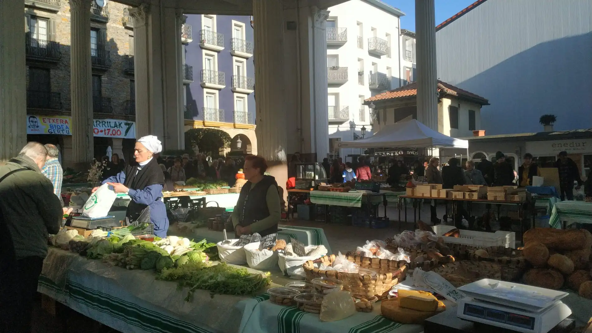 Ordizia celebra su tradicional Mercado Extraordinario de Navidad