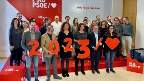 La cúpula del PSIB-PSOE, encabezada por Francina Armengol, Catalina Cladera y Josep Marí 'Agustinet', posan ante los medios antes de recibir el nuevo año 2023 La cúpula del PSIB-PSOE, encabezada por Francina Armengol, Catalina Cladera y Josep Marí 'Agustinet', posan ante los medios antes de recibir el nuevo año 2023