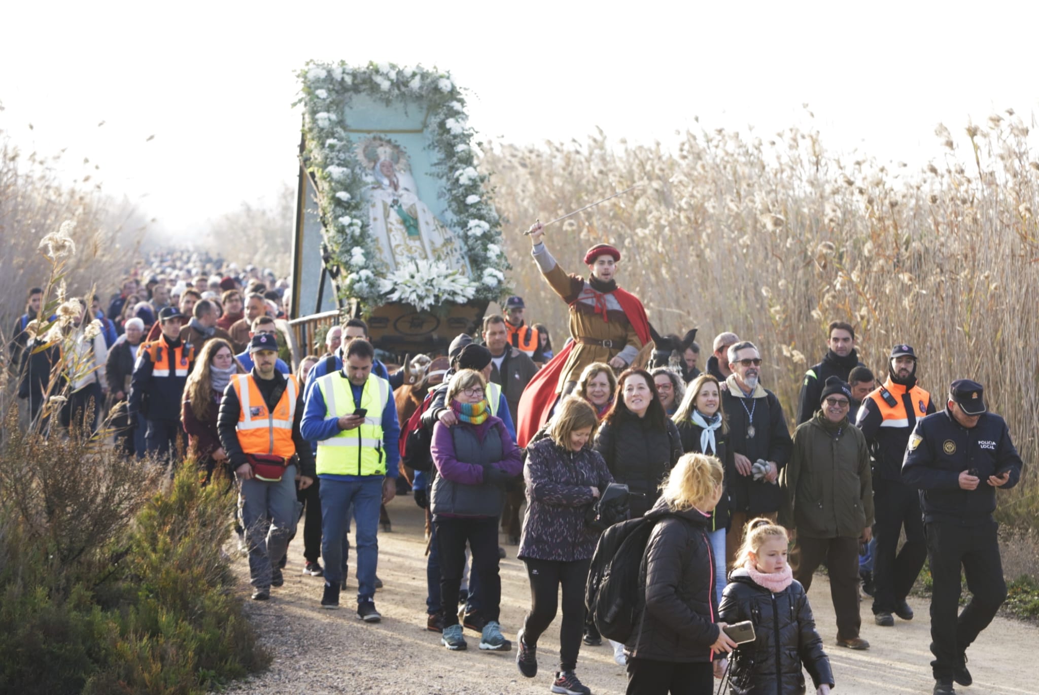 Miles de ilicitanos se reencuentran con la Mare de Déu en la festividad de la Venida de la Virgen Miles de ilicitanos se reencuentran con la Mare de Déu en la festividad de la Venida de la Virgen