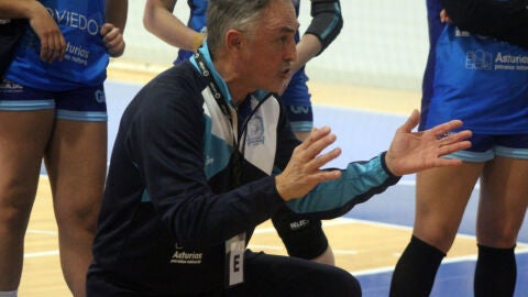 Manolo D&iacute;az, entrenador del Lobas Global Oviedo