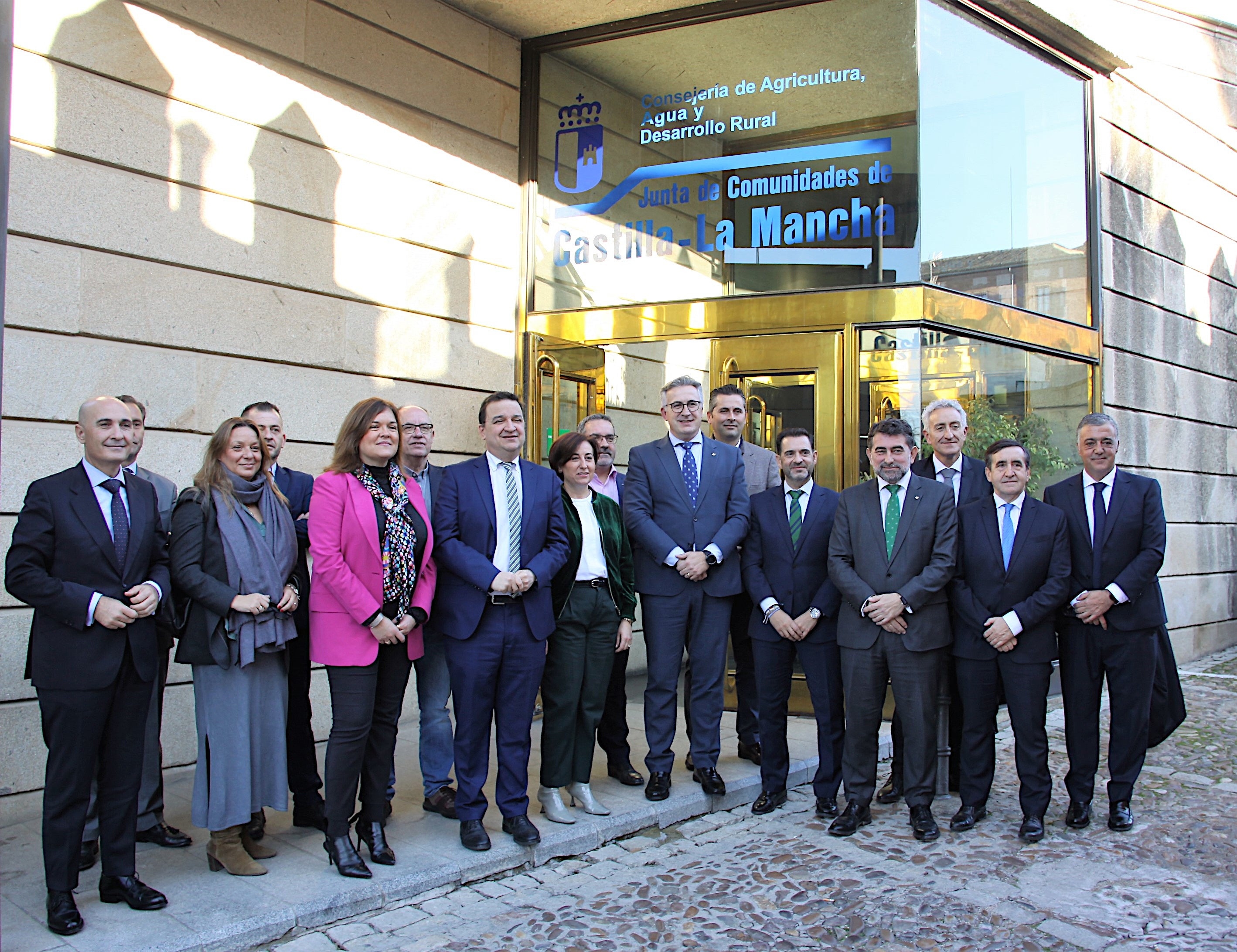 Acuerdo entre Eurocaja Rural y la Consejería de Agricultura para garantizar el relevo generacional Acuerdo entre Eurocaja Rural y la Consejería de Agricultura para garantizar el relevo generacional