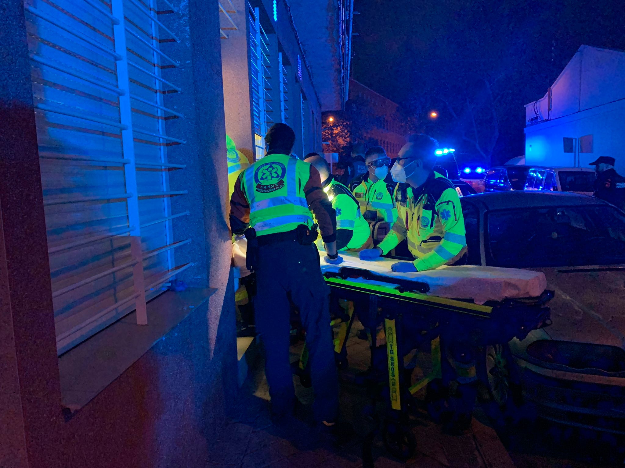 Un hombre mata a puñaladas a la hija de su expareja e intenta suicidarse en Madrid Un hombre mata a puñaladas a la hija de su expareja e intenta suicidarse en Madrid