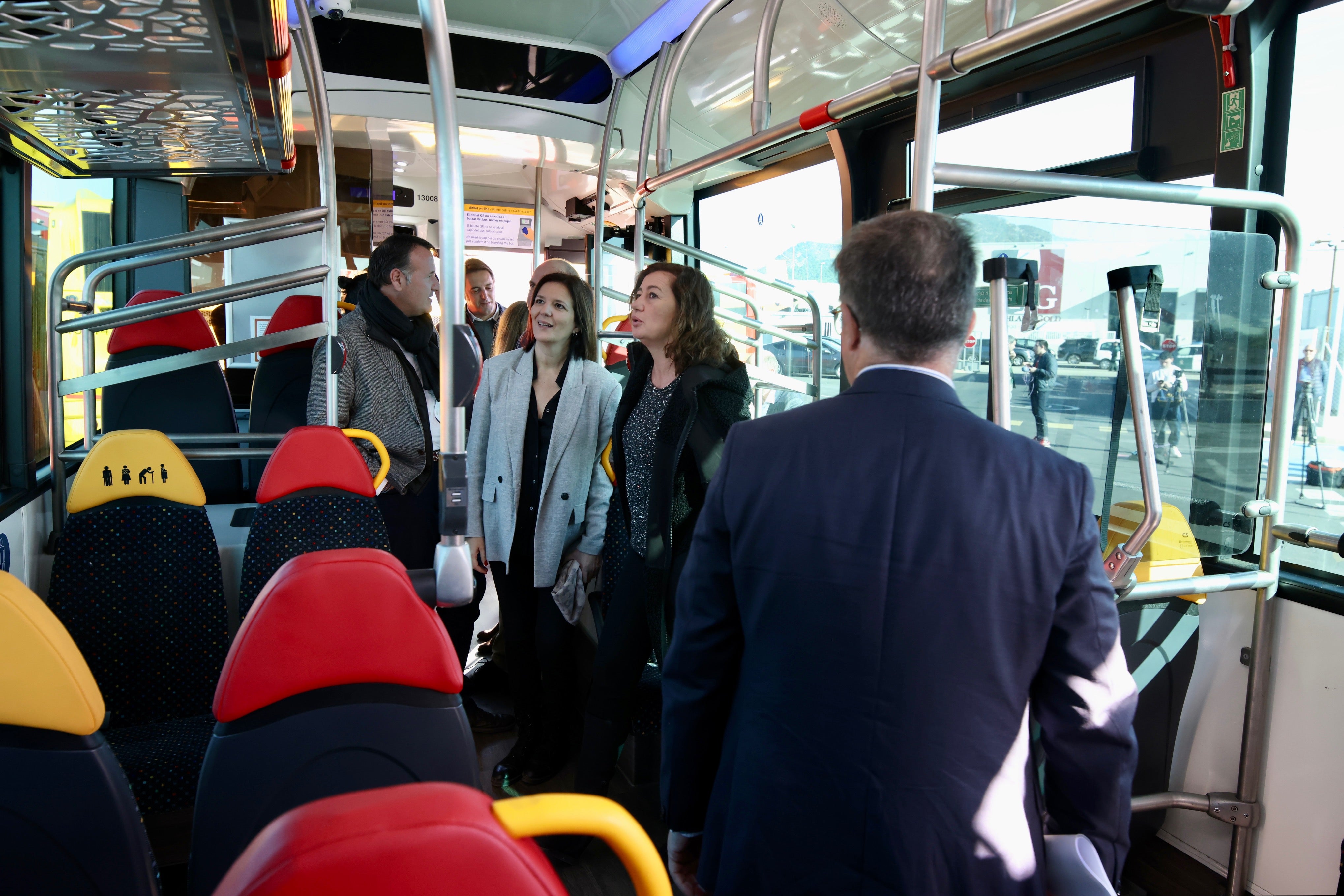 Más autobuses reforzarán el transporte público en Mallorca al esperar un aumento de la demanda por la gratuidad Más autobuses reforzarán el transporte público en Mallorca al esperar un aumento de la demanda por la gratuidad