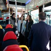 La presidenta del Govern, Francina Armengol, y otras autoridades, visitan las cocheras de la flota de autobuses de Moventis, en el polígono Son Bugadelles de Calvià