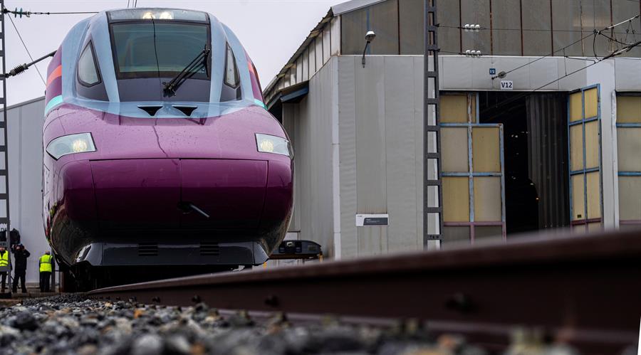 Los nuevos abonos gratuitos de Renfe para 2023 se pueden adquirir a partir de hoy: cómo comprar y condiciones Los nuevos abonos gratuitos de Renfe para 2023 se pueden adquirir a partir de hoy: cómo comprar y condiciones