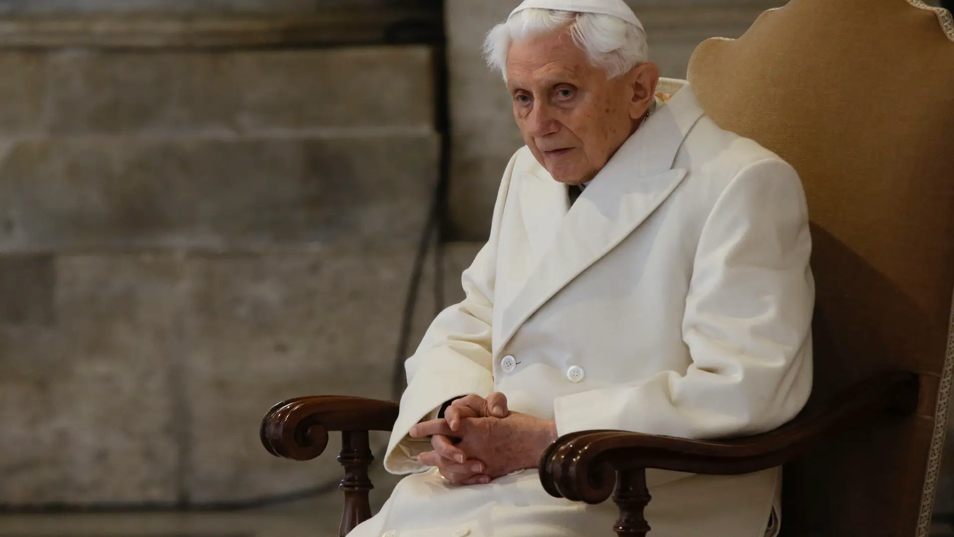 El papa Benedicto XVI, en la basílica de San Pedro del Vaticano en 2015