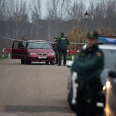 Miembros de la Guardia Civil se personan en la vivienda de la mujer asesinada Miembros de la Guardia Civil se personan en la vivienda de la mujer asesinada