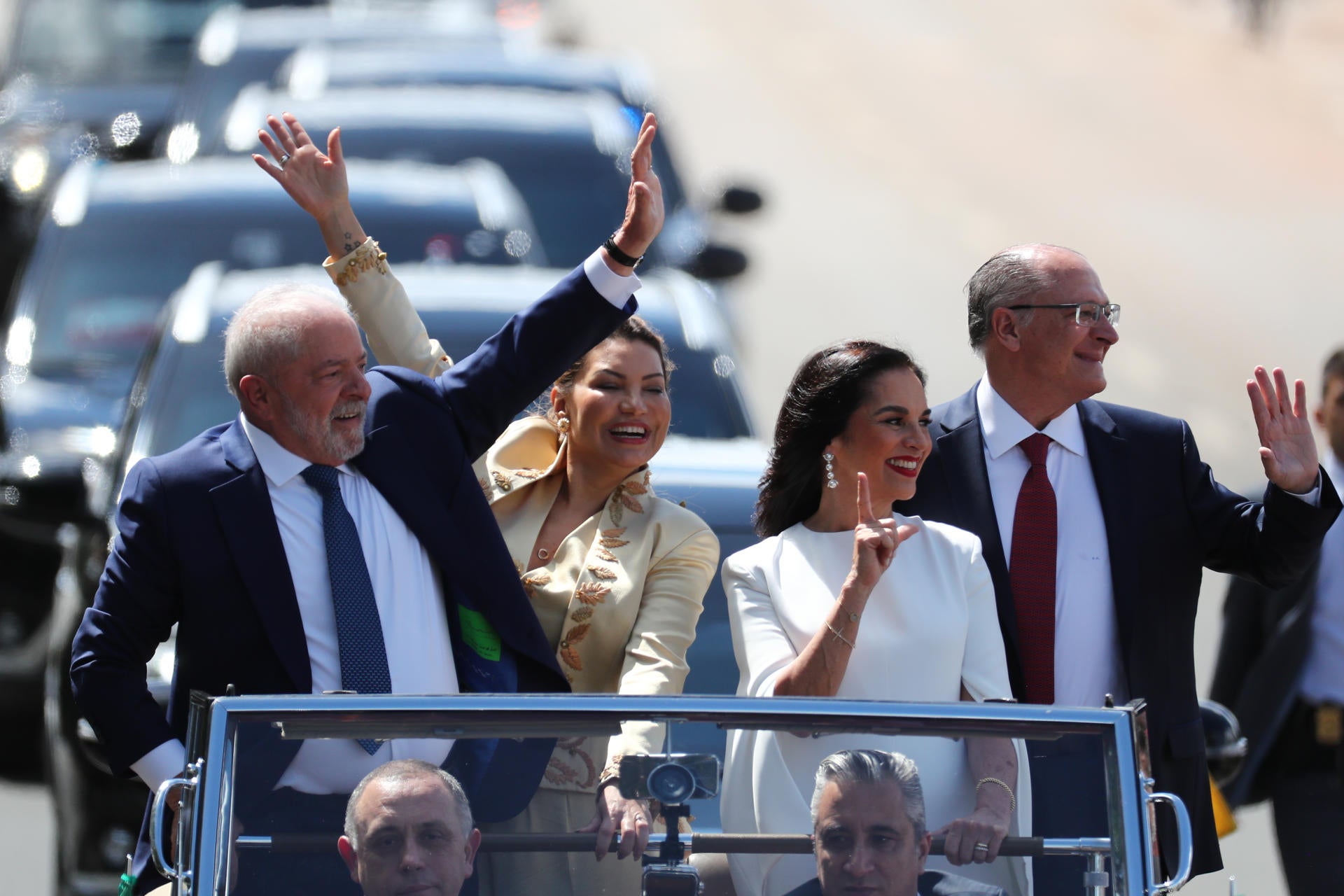 Lula da Silva promete "reconstruir" Brasil en su toma de posesión como presidente Lula da Silva promete "reconstruir" Brasil en su toma de posesión como presidente
