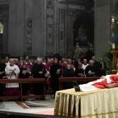 La Reina Sofía y el ministro Bolaños asistirán al funeral de Benedicto XVI en el Vaticano