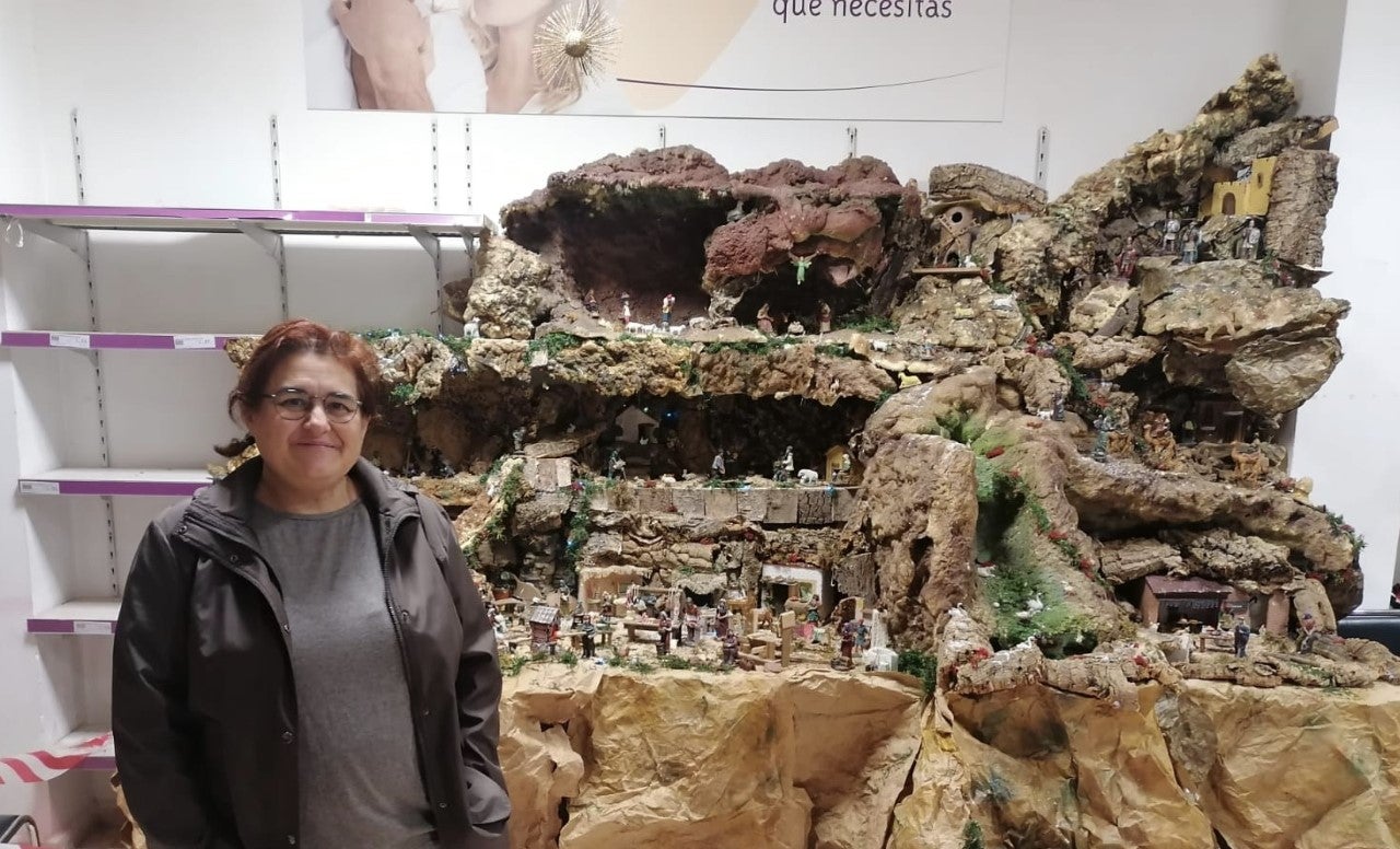 Una vecina de Benavites monta en su domicilio un Belén solidario contra el cáncer Una vecina de Benavites monta en su domicilio un Belén solidario contra el cáncer