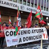 Las 1.250 auxiliares de ayuda a domicilio de Bizkaia comienzan cuatro días de huelga 