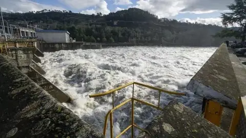 Ourense recupera a normalidade despois do temporal Ourense recupera a normalidade despois do temporal