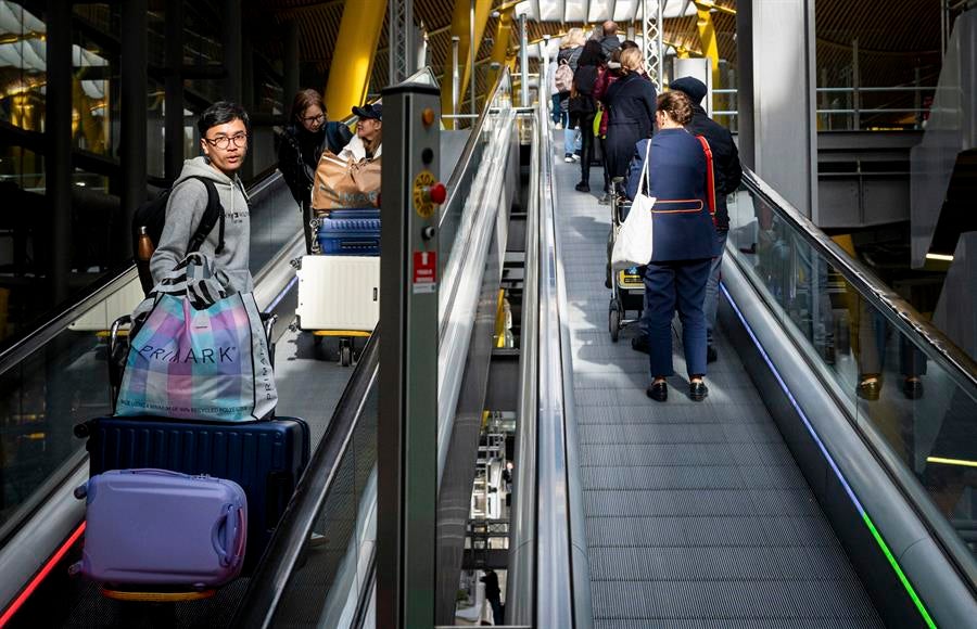 La Unión Europea recomienda exigir test negativo a los viajeros procedentes de China La Unión Europea recomienda exigir test negativo a los viajeros procedentes de China