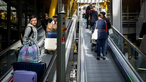 La Unión Europea recomienda exigir test negativo a los viajeros procedentes de China La Unión Europea recomienda exigir test negativo a los viajeros procedentes de China