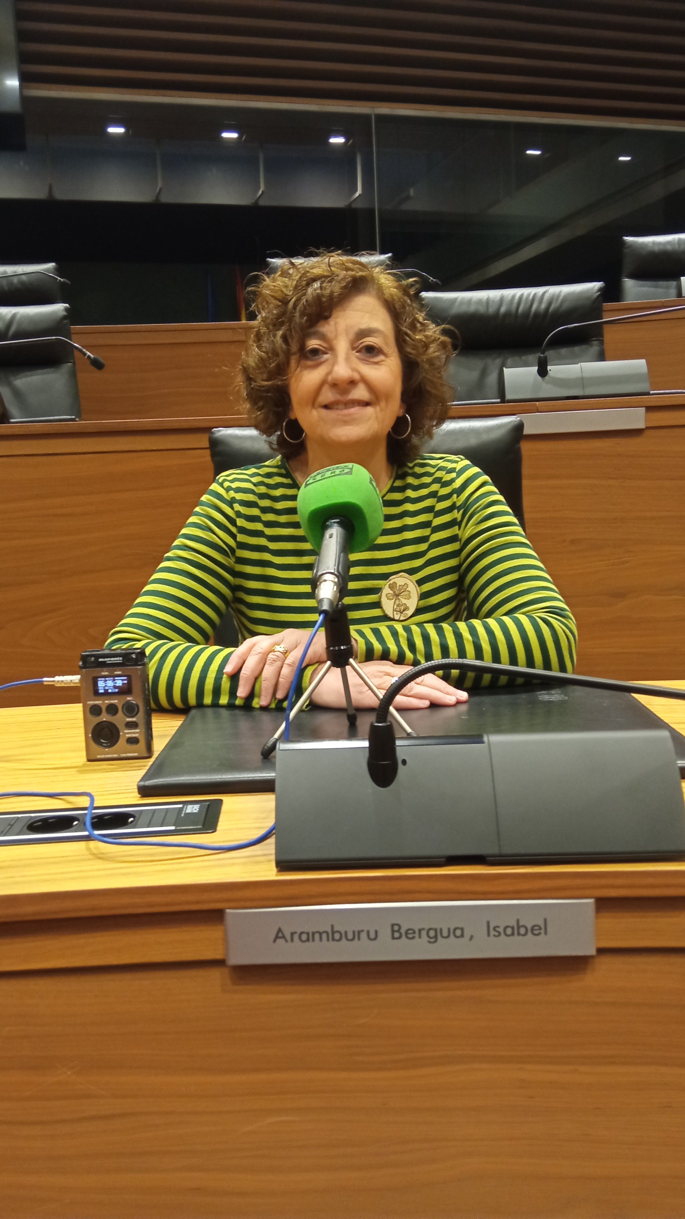 Isabel Aranburu, parlamentaria de Geroa Bai: "Me encanta cantar, desde cantautores hasta rancheras y si me descuido hasta de la Pantoja" Isabel Aranburu, parlamentaria de Geroa Bai: "Me encanta cantar, desde cantautores hasta rancheras y si me descuido hasta de la Pantoja"