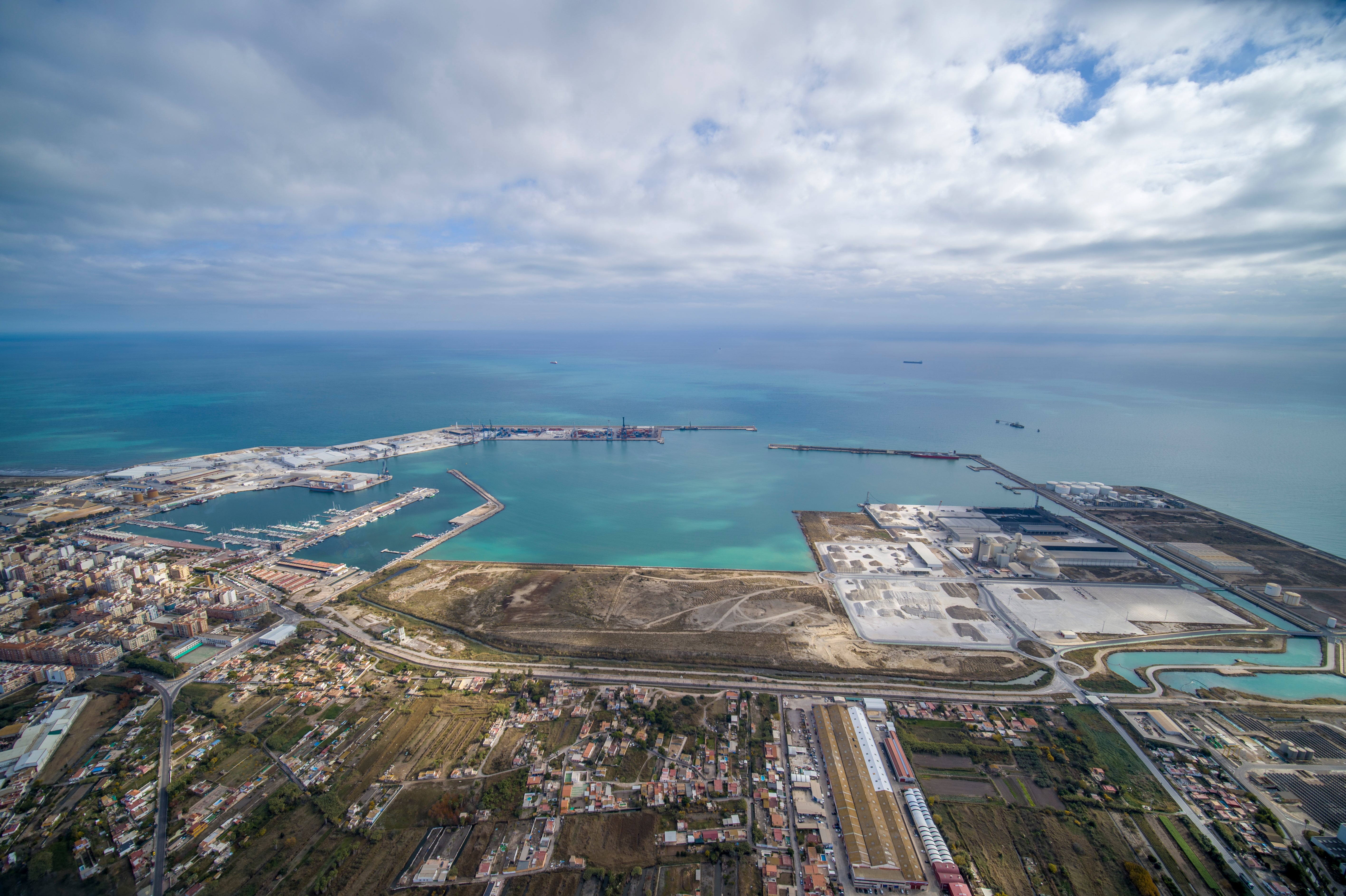 Gecen denuncia ante la Fiscalía vertidos de aguas negras en el Muelle de Poniente del Puerto pesquero de Castelló Gecen denuncia ante la Fiscalía vertidos de aguas negras en el Muelle de Poniente del Puerto pesquero de Castelló