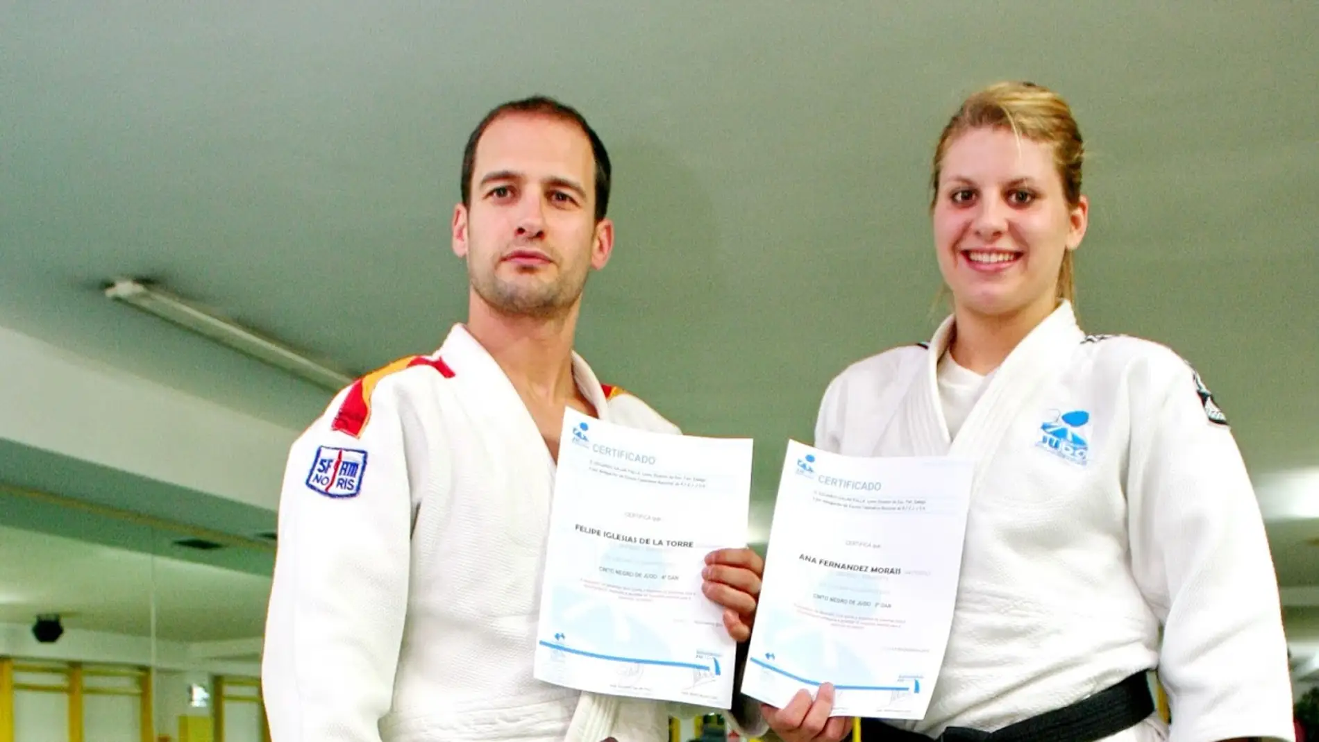 Duas medallas de bronce no mundial de katas on line