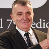 Manuel Vilas recogiendo el Premio Nadal 2023