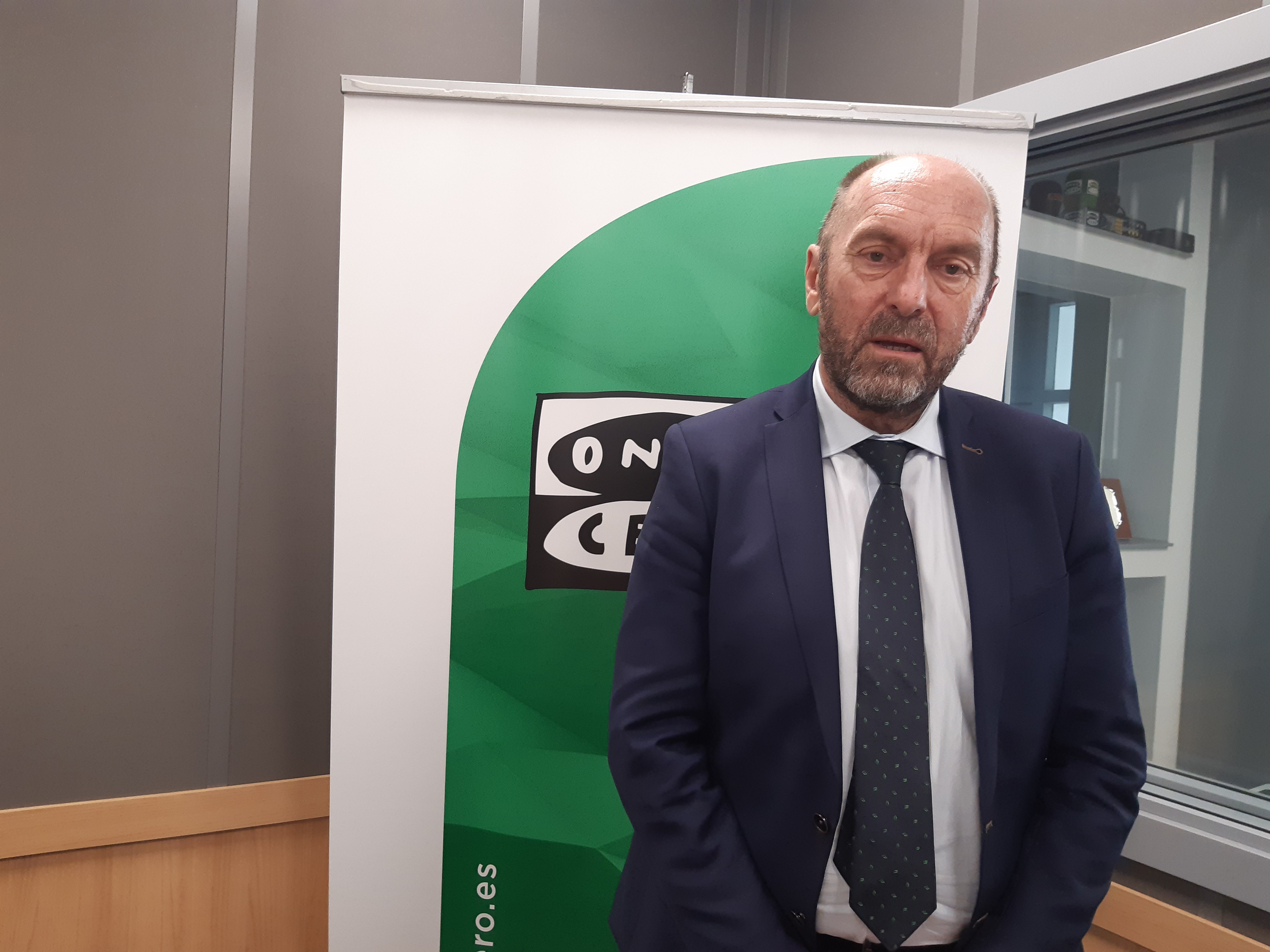 Juan Cofiño pide "coherencia" a los grupos que advierten de demasiada burocracia ante la votación de la ley de Calidad Ambiental Juan Cofiño pide "coherencia" a los grupos que advierten de demasiada burocracia ante la votación de la ley de Calidad Ambiental