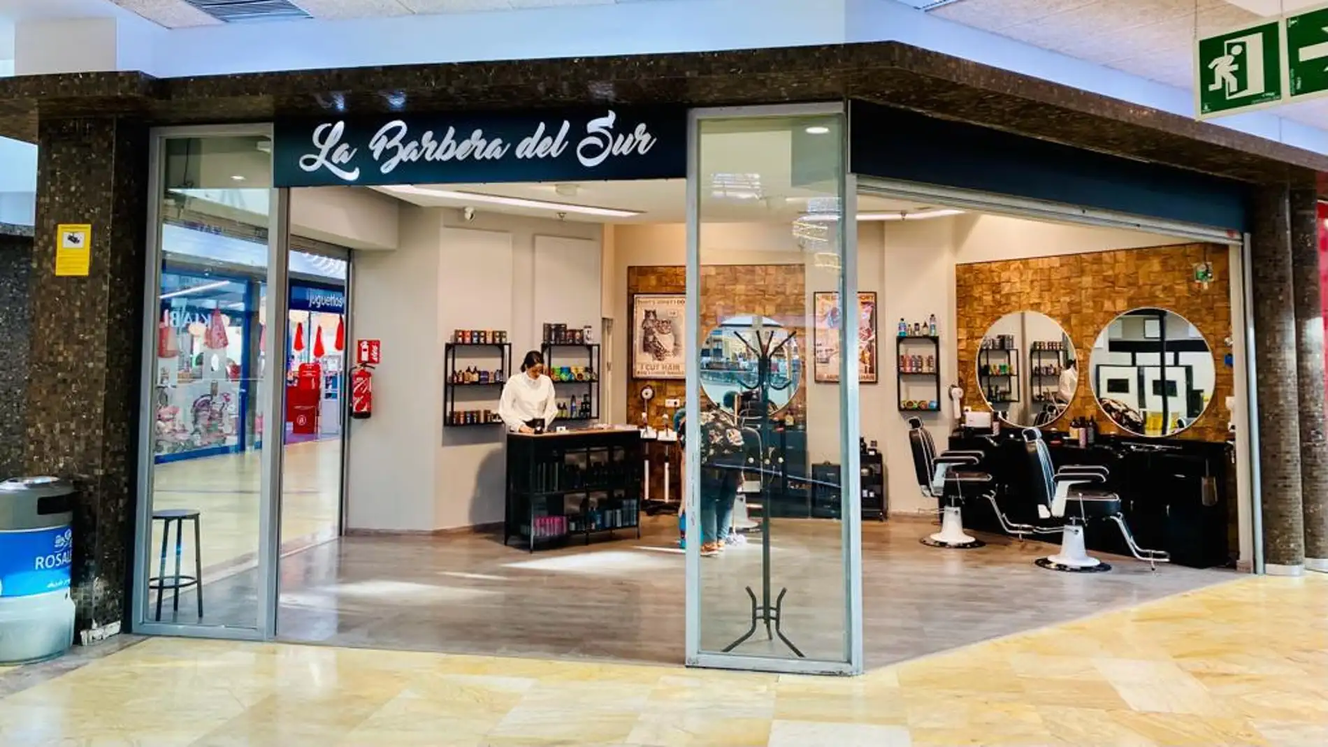 El Centro Comercial Rosaleda da la bienvenida a La Barbera del Sur