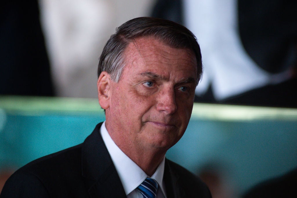 Bolsonaro, hospitalizado en Estados Unidos por un "dolor abdominal" Bolsonaro, hospitalizado en Estados Unidos por un "dolor abdominal"