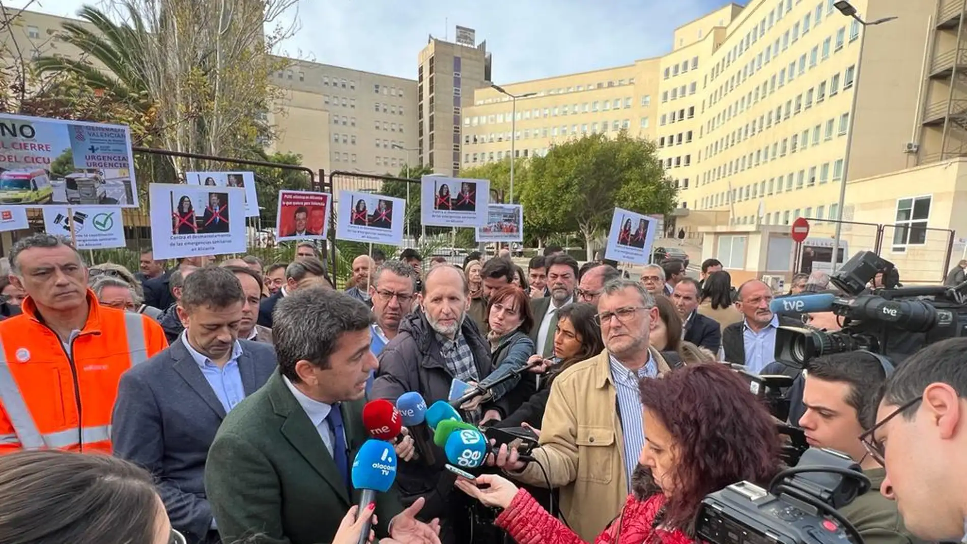 Mazón: “El PP devolverá a Alicante la coordinación de las Urgencias tras el desmantelamiento de Puig”