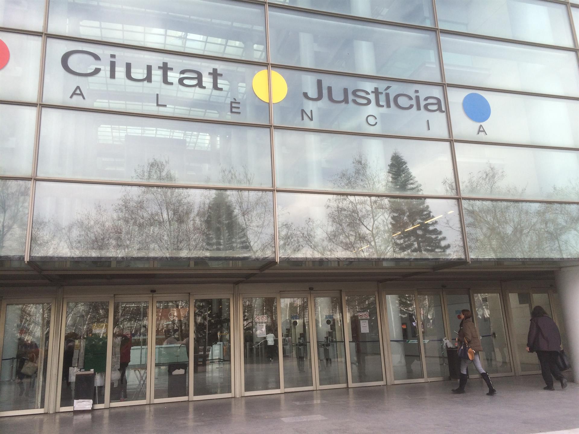 La Audiencia de València ordena búsqueda y captura para un abogado por estafar a 130 clientes La Audiencia de València ordena búsqueda y captura para un abogado por estafar a 130 clientes