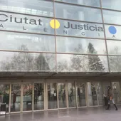 La Audiencia de València ordena búsqueda y captura para un abogado por estafar a 130 clientes La Audiencia de València ordena búsqueda y captura para un abogado por estafar a 130 clientes