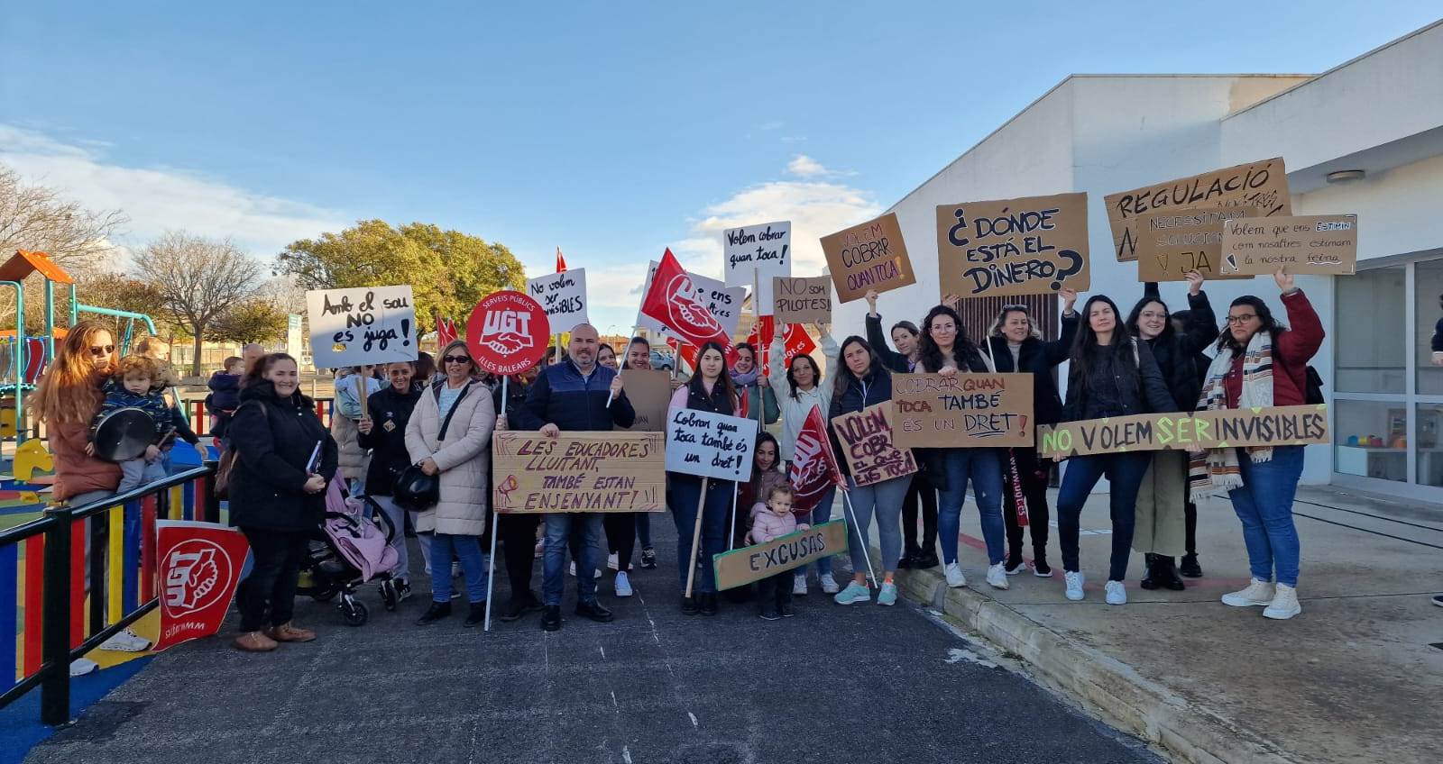 Las trabajadoras de las escoletas de Marratxí protestan contra el retraso de las nóminas Las trabajadoras de las escoletas de Marratxí protestan contra el retraso de las nóminas