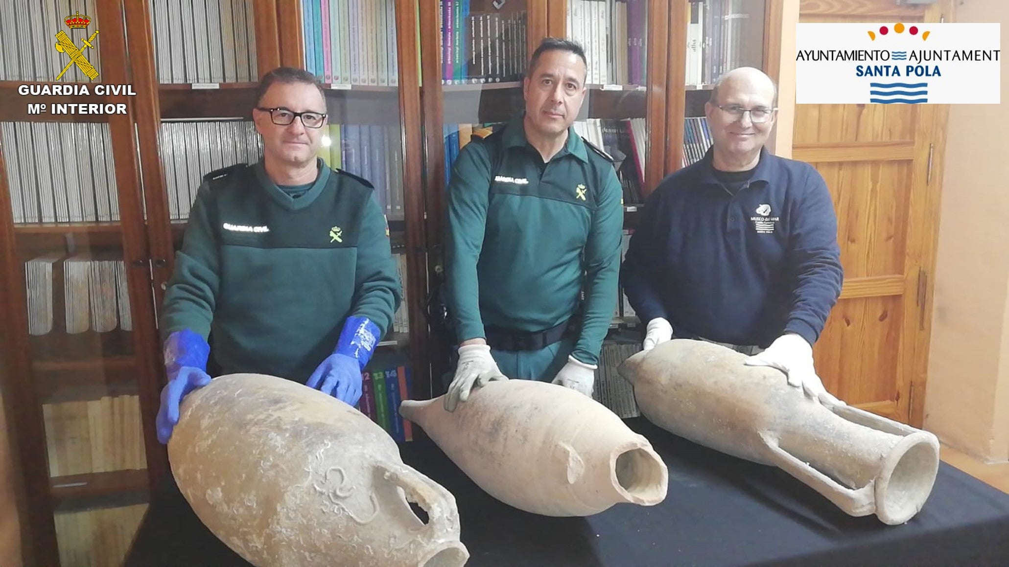 Hallan tres ánforas romanas del Siglo I en un sótano de Santa Pola Hallan tres ánforas romanas del Siglo I en un sótano de Santa Pola