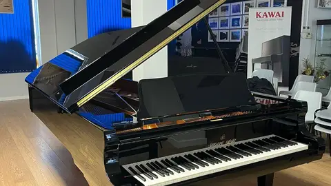 Cultura Torrevieja adquiere un piano de gran cola para conciertos en el auditorio piano