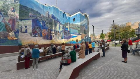 Turistas en una visita a Elda. Turistas en una visita a Elda.