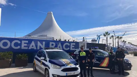 Efectivos de la Policía Nacional y Local en el dispositivo de seguridad de The Ocean Race Policía Local y Nacional en la Ocean Race