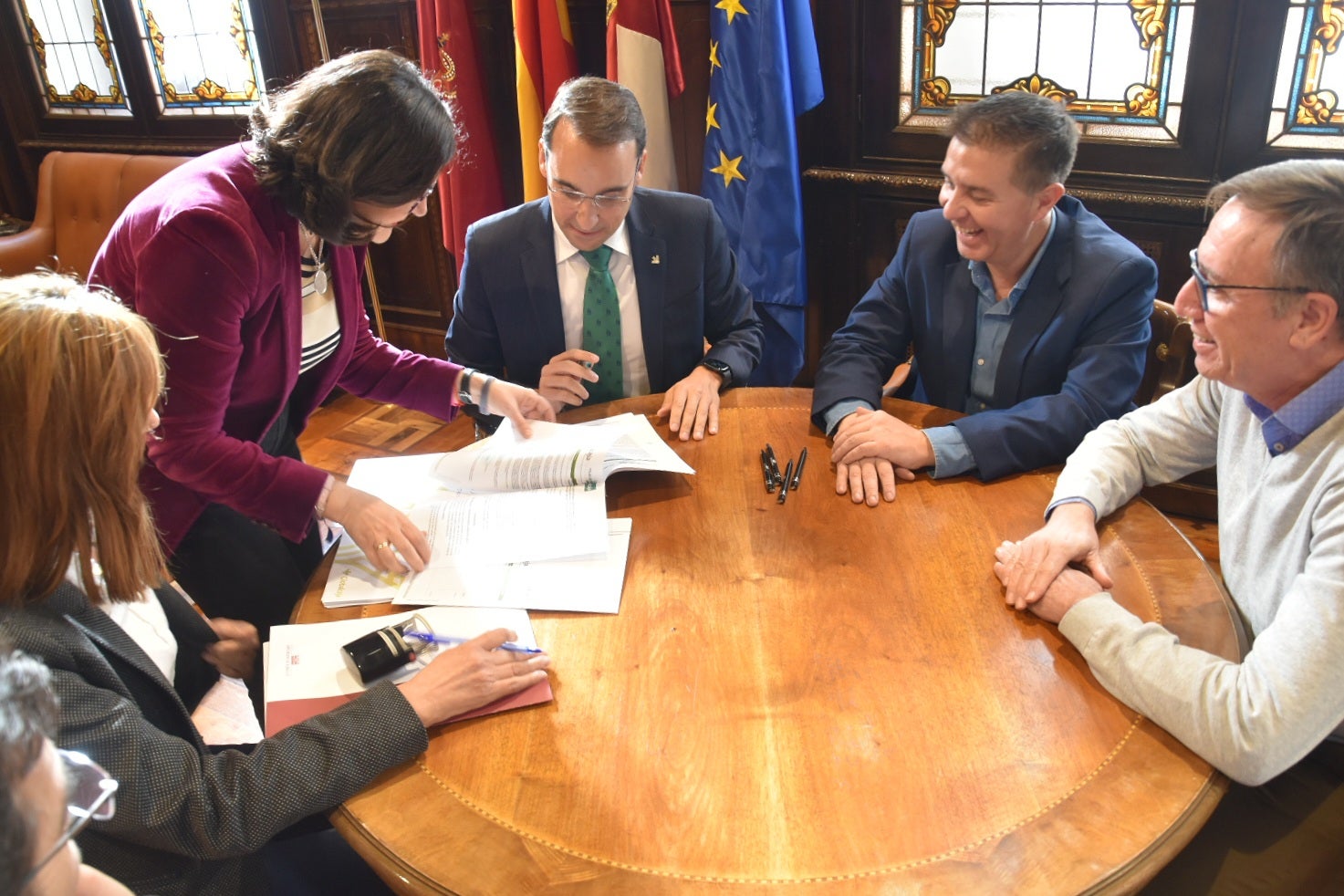 La Diputación de Albacete y Globalcaja sellan una operación de crédito que asegura liquidez a los Ayuntamientos La Diputación de Albacete y Globalcaja sellan una operación de crédito que asegura liquidez a los Ayuntamientos