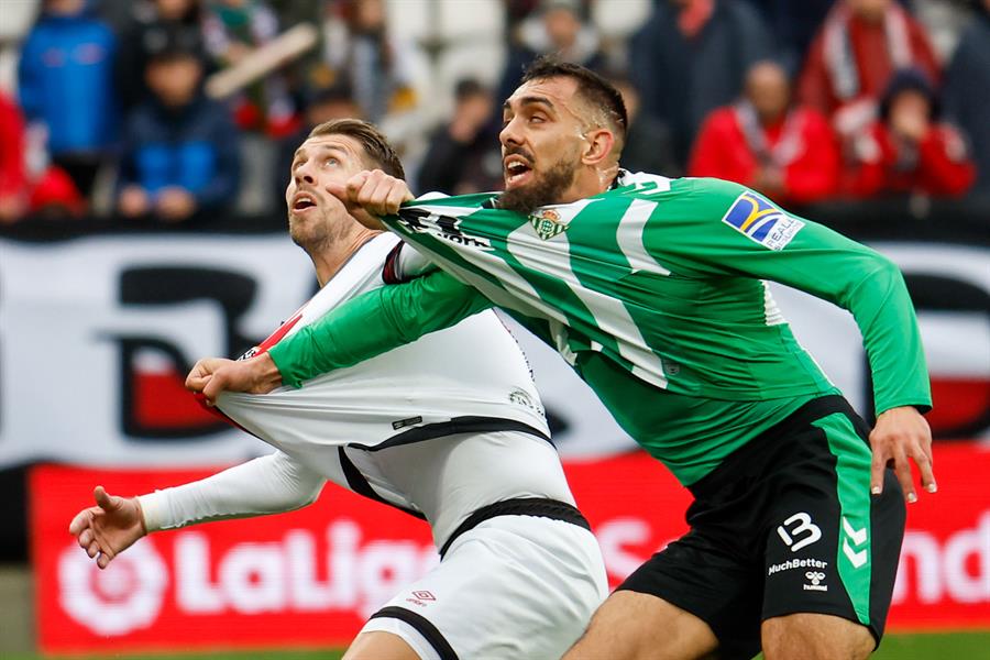 Ángel Haro, sobre Borja Iglesias: "Si hay una oferta importante tendremos que ponernos de acuerdo y sentarnos con el jugador" Ángel Haro, sobre Borja Iglesias: "Si hay una oferta importante tendremos que ponernos de acuerdo y sentarnos con el jugador"