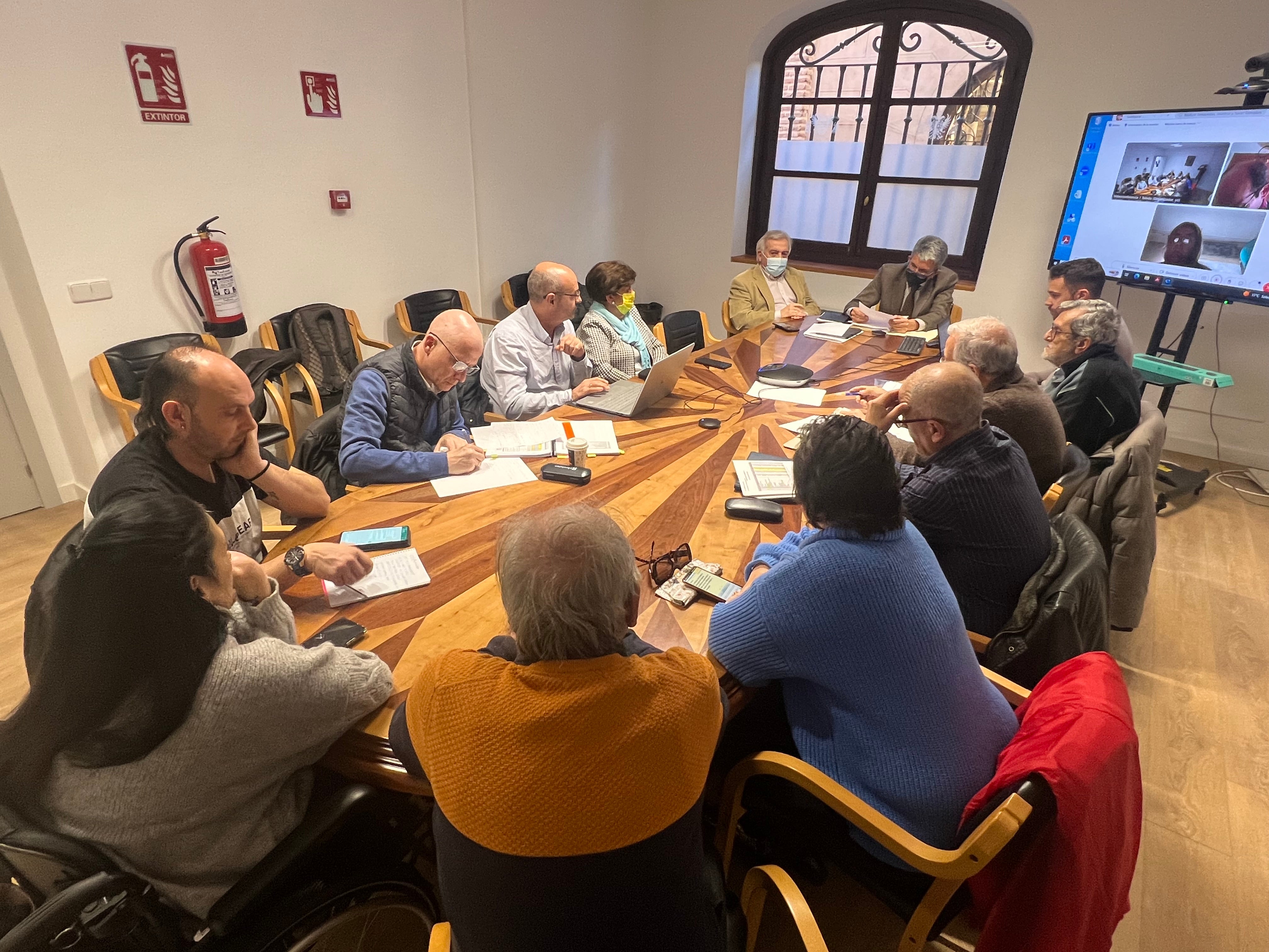 El Ayuntamiento de Toledo informa a los grupos políticos y a las asociaciones vecinales de los Presupuestos de 2023 El Ayuntamiento de Toledo informa a los grupos políticos y a las asociaciones vecinales de los Presupuestos de 2023