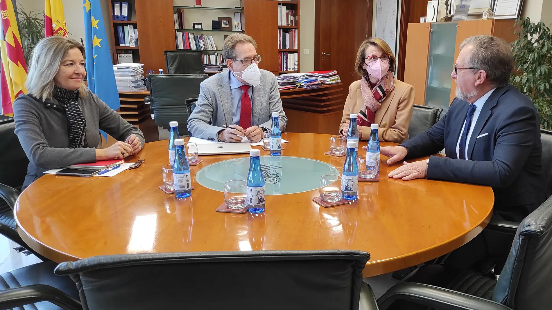 El conseller Miguel Mínguez manté una reunió amb la rectora , Eva Alcón, i el president, José Martí