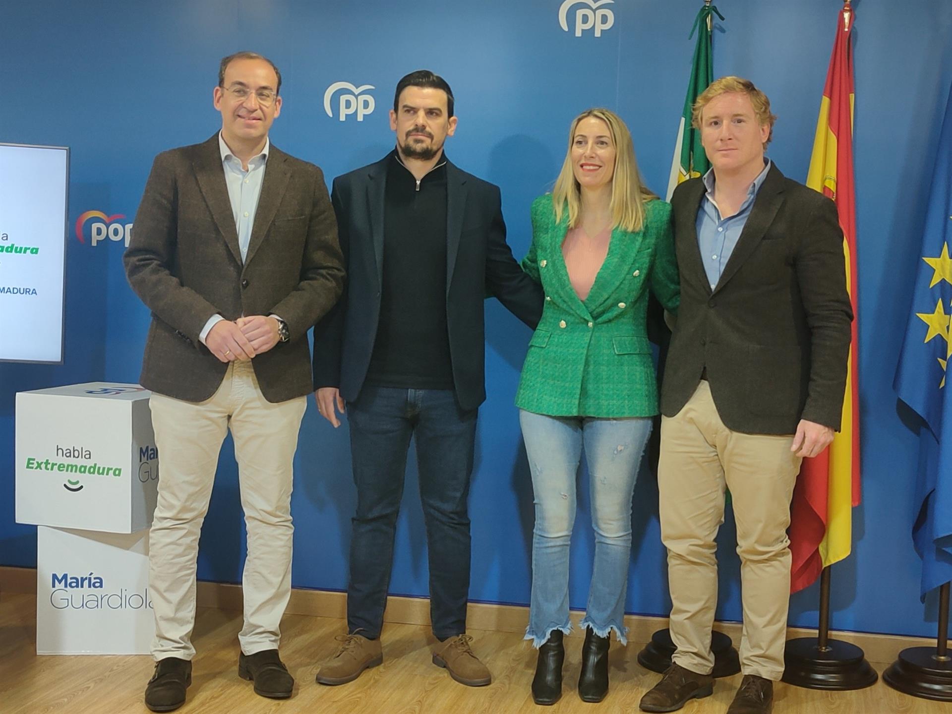 El PP aglutina en una "misma voz" a Mérida, Cáceres y Badajoz para reivindicar las "grandes carencias" de Extremadura El PP aglutina en una "misma voz" a Mérida, Cáceres y Badajoz para reivindicar las "grandes carencias" de Extremadura