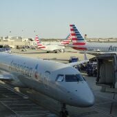 Fotografía de archivo de varios aviones de la compañía American Airlines.