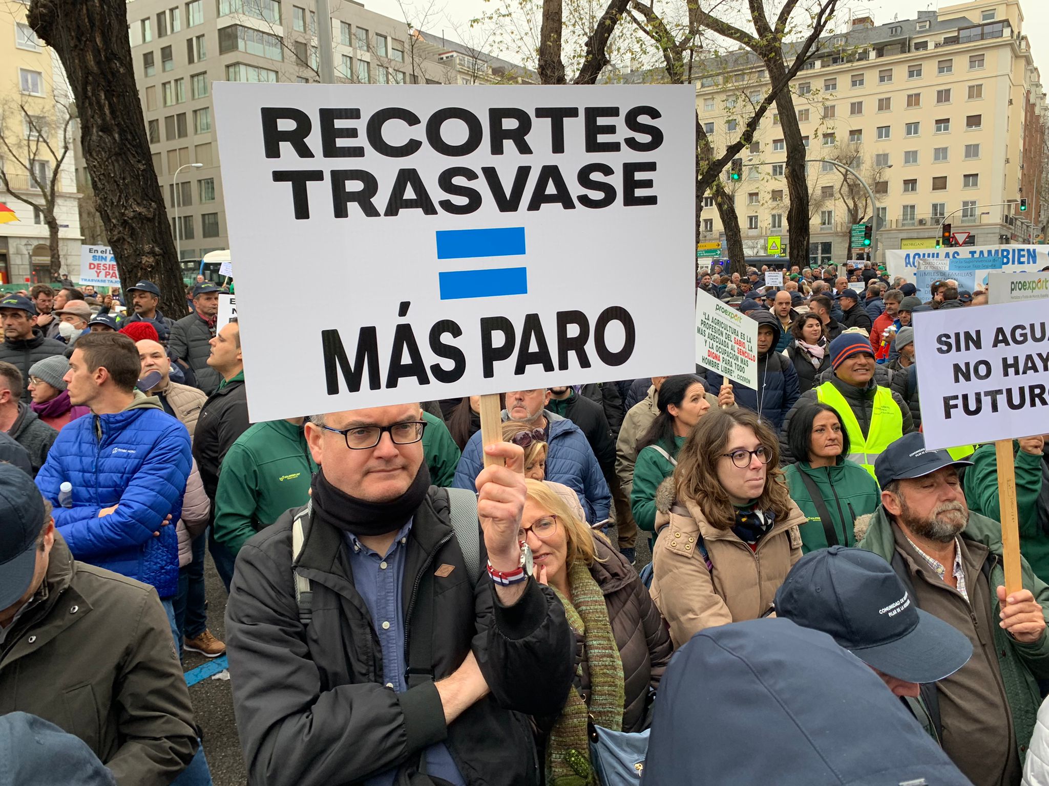 Los regantes del Camp d’Elx y la Comunitat alzan la voz en Madrid contra los recortes en el Tajo-Segura Los regantes del Camp d’Elx y la Comunitat alzan la voz en Madrid contra los recortes en el Tajo-Segura