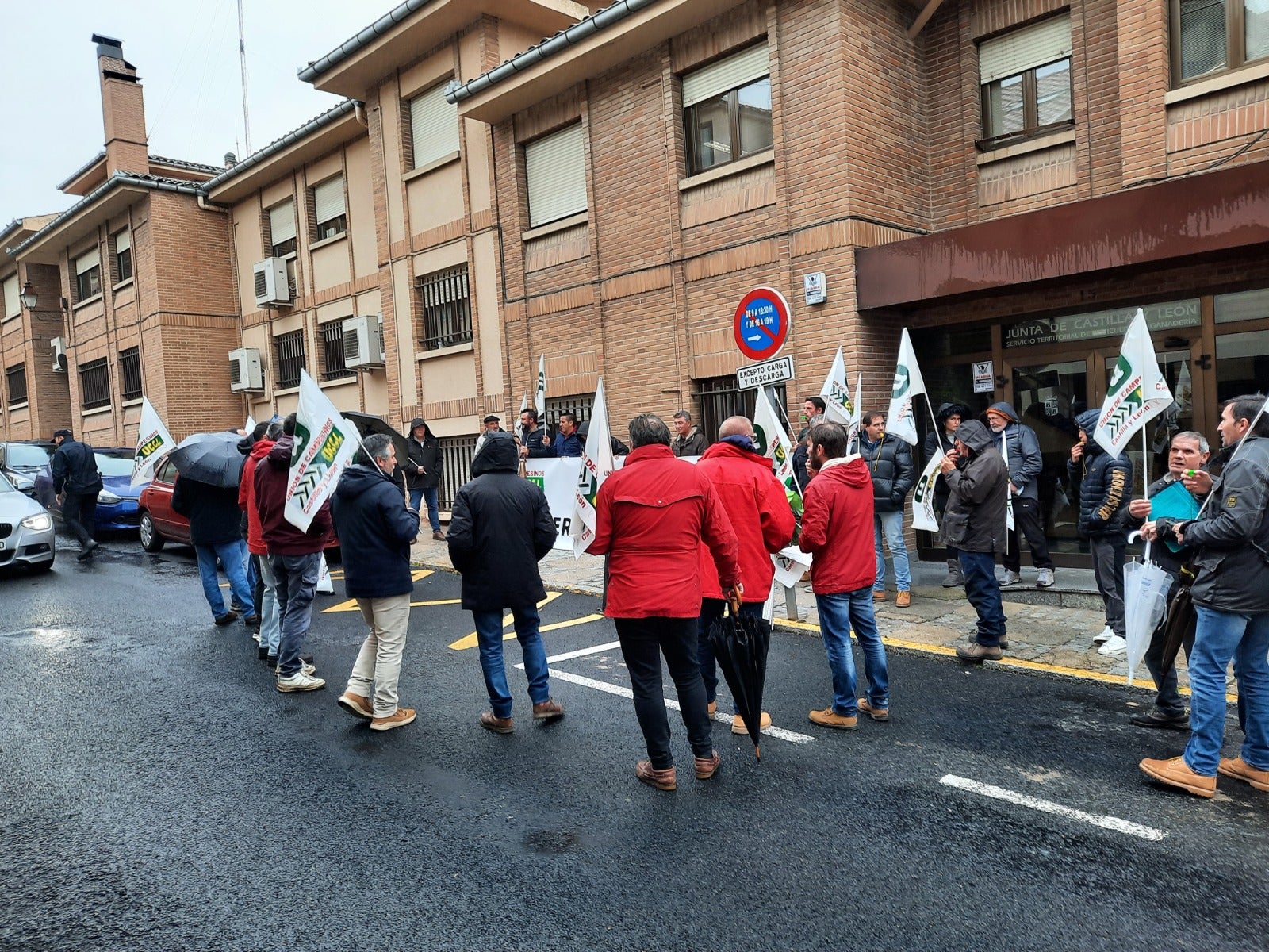 Los ganaderos segovianos protestan contra la obligatoriedad de realizar pruebas de saneamiento a los terneros que van a cebadero Los ganaderos segovianos protestan contra la obligatoriedad de realizar pruebas de saneamiento a los terneros que van a cebadero