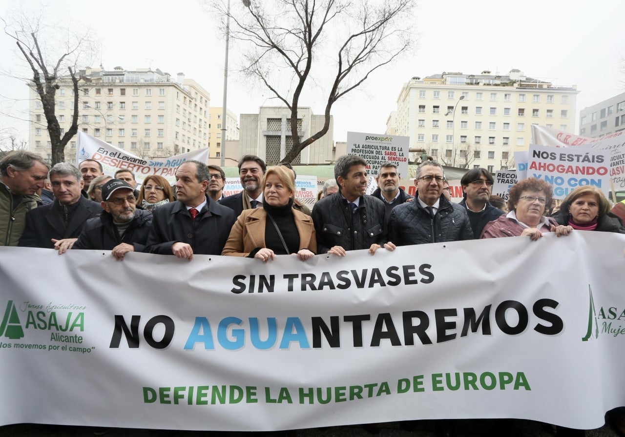 Alicante clama en Madrid en contra de la muerte del trasvase Tajo-Segura en una concentración histórica Alicante clama en Madrid en contra de la muerte del trasvase Tajo-Segura en una concentración histórica