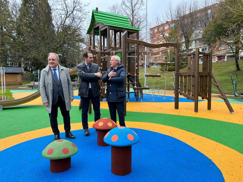 Renovados los juegos infantiles de las Huertas del Obispo por 80.000 euros Renovados los juegos infantiles de las Huertas del Obispo por 80.000 euros